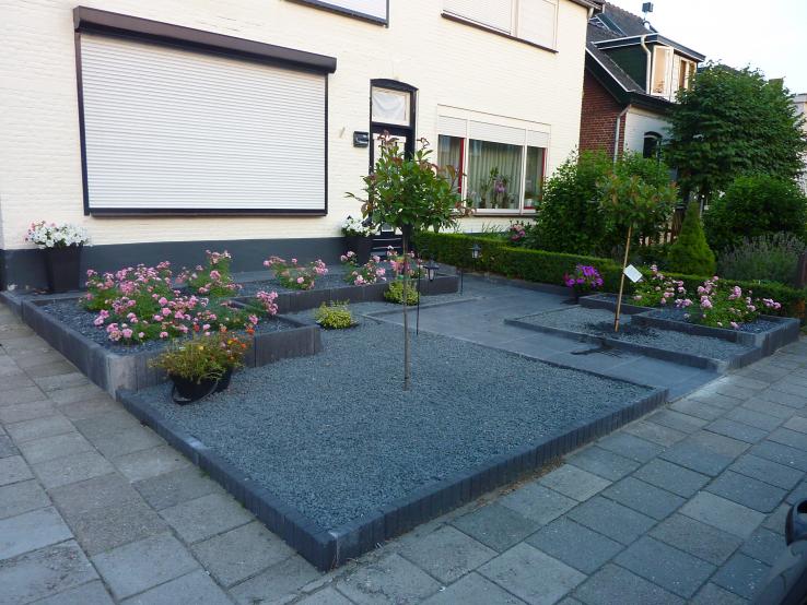 Hoveniersbedrijf J. van Beveren. Aanleg voortuin Krabbendijke - Zeeland